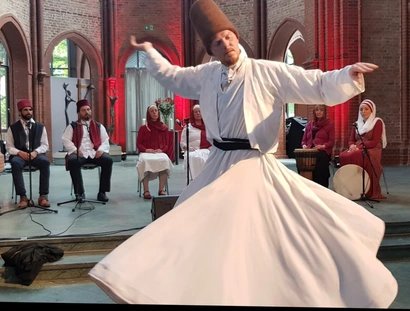 Veranstaltung des Sufi-Zentrums Rabbaniyya am Tag der Religionen in der Heilig-Kreuz-Kirche, Berlin