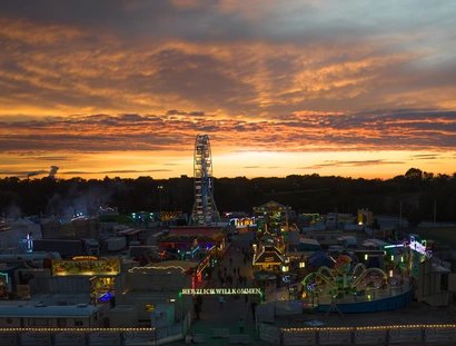 Sonnenuntergang auf dem Zentralen Festplatz