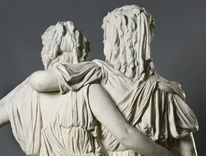 Johann Gottfried Schadow, Doppelstandbild der Prinzessinnen Luise und Friederike von Preußen, sog. Prinzessinnengruppe, 1795, Detail, Gips, Zustand nach der Restaurierung