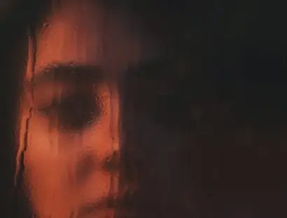 Grafik von Anna von Garnier auf der Grundlage eines Fotos von Mohsen Karimi.)