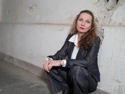 WIR SPIELEN ALLTAG - Mein Leben zwischen Trümmern und Träumen