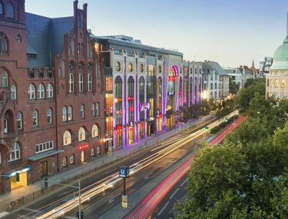 Schlossstraße mit Rathaus Steglitz