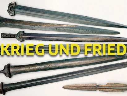 Krieg und Frieden + Schwerter und Lanze, Bronze. 9.-8. Jh. v. Chr., Stölln, Deutschland