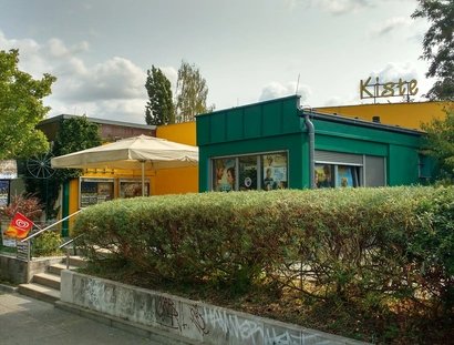 Blick auf Eingangsbereich des Kultuzentrum KISTE