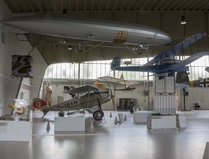 Blick in die Ausstellung "Zwischenlandung"