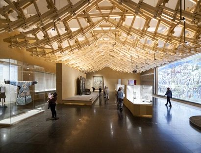 Ansicht der vom chinesischen Architekten Wang Shu gestalteten Deckenkonstruktion im Modul "Hofkunst Chinas"