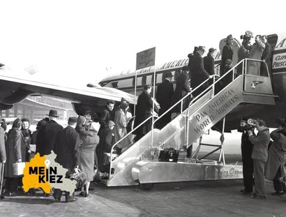 Geflüchtete aus der DDR vor ihrem Abflug nach Westdeutschland, 1953
