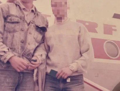 Die Cousins am Flugzeug Juli 1988.