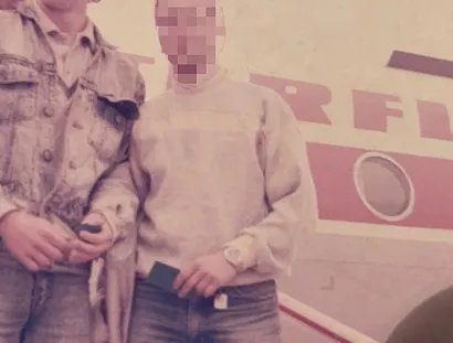 Die Cousins am Flugzeug Juli 1988.