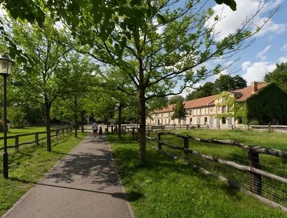 Sicht auf das Areal von Schloss und Gutshof Britz