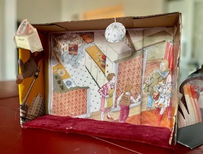 In der Einrichtungswerkstatt können Kinder nach ihren Vorstellungen Miniatur-Wohnräume gestalten