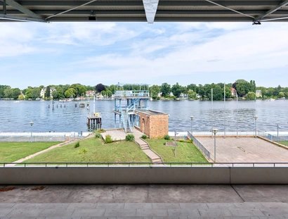 Blick auf die Dahme mit Regattazielturm