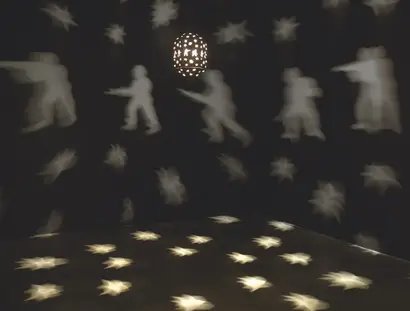 Mona Hatoum, *Misbah*, 2006–07. Foto: Marc Domage. Courtesy Galerie Chantal Crousel, Paris © die Künstlerin.