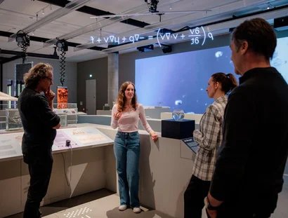 Führung in der Ausstellung "On Water - WasserWissen in Berlin" im Humboldt Labor
