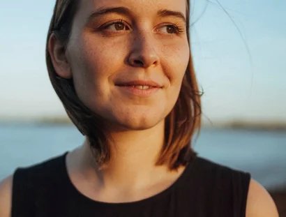 Porträt der Slam-Poetin Mona Harry