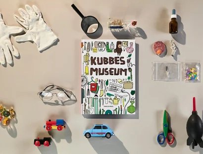 Cover zum Bilderbuch "Kubbes Museum", erzählt und illustriert von Ashild Kanstad Johnsen
