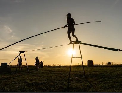 Seillaufen in den Sonnenuntergang