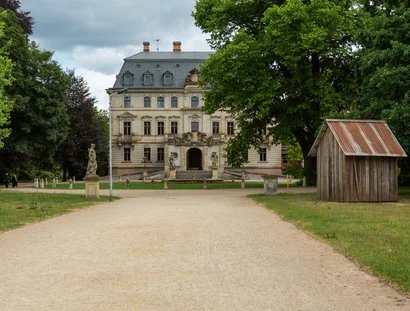 ROHKUNSTBAU, Schloss Altdoebern