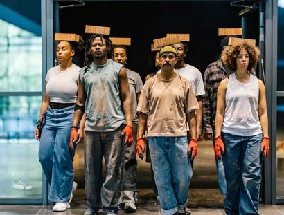 Aufführung des Stücks "ON MY WAY HOME" von Reinaldo Reibeiro und Lucia Oiro