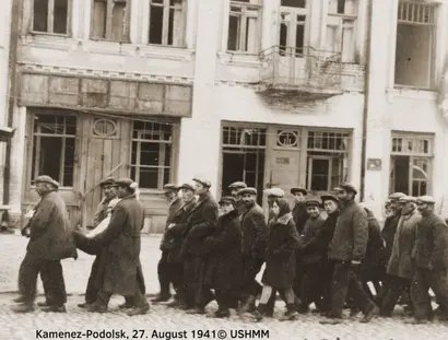 Das Foto hat Gyula Spitz am 27. August 1941 in Kamenez-Podolsk aufgenommen. Als jüdischer Arbeitsdienstler aus Budapest war er als Fahrer der ungarischen Armee vor Ort. © USHMM