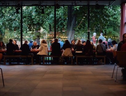 Kassenhalle im Haus der Berliner Festspiele während des Theatertreffen 2026
