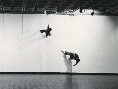 Trisha Brown, Walking on the Wall, 1971, Whitney Museum of American Art Foto 