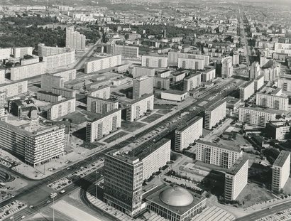 Rolf Vetter, Karl-Marx-Allee zwischen Alexanderplatz und Strausberger Platz, 1970