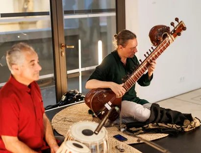 Nacht-Ragas auf Sitar und Tabla bei der Lange Nacht der Museen 2024 im Humboldt Forum