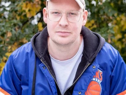 Porträt des Autors, Literaturvermittlers und Verlegers Tim Holland
