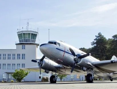 Tower mit C-47 Dakota