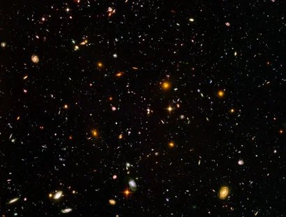 Hubble Ultra Deep Field (2018). Kompositbild des fernen Universums, erstellt auf Grundlage von Beobachtungen des Hubble-Weltraumteleskops