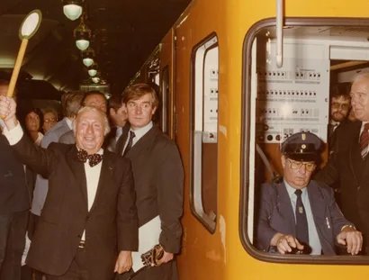 Erste Fahrt zur Einweihung der neuen U-Bahnhöfe in Spandau am 1. Oktober 1984, Archiv Stadtgeschichtliches Museum Spandau.