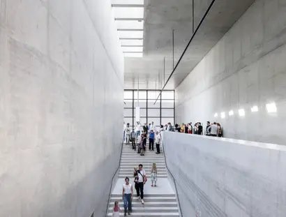 James-Simon-Galerie, Oberes Foyer mit Haupttreppe / Upper foyer, main internal staircase