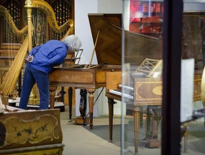 Besucher im Museum