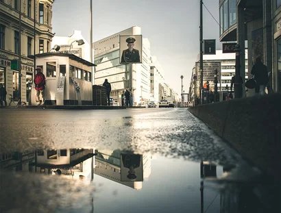Am Checkpoint Charlie