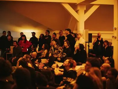 Conversation and Concert as part of exhibition Jessica Ekomane – Antechamber at Kw Institute for Contemporary Art, Berlin. April 2025. Foto: Eva Luise Hoppe.