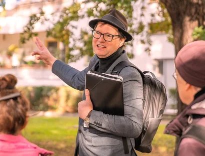 Architekturführer Christian Fessel | Mann mit Hut Touren