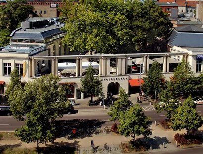 Der Eingang zum Pfefferberg an der Schönhauser Allee