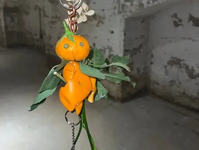 Miniaturskulptur, entstanden im Rahmen des Workshops Meet Your Gremlin, Make Your Gremlin, SculptureCenter, New York, 2025.