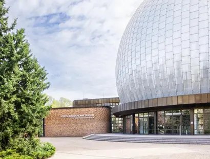 Vorplatz des Zeiss-Großplanetariums