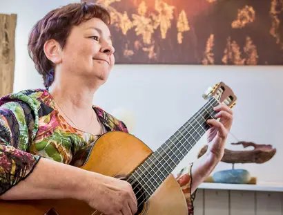 Karin Leo (Gitarre)