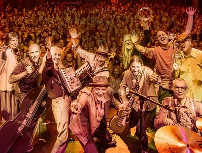 17 HIPPIES Hippie-Haus-Tanz 2026