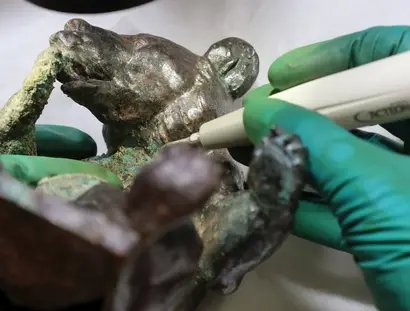 Restaurierung eines Fundes im PETRI Berlin