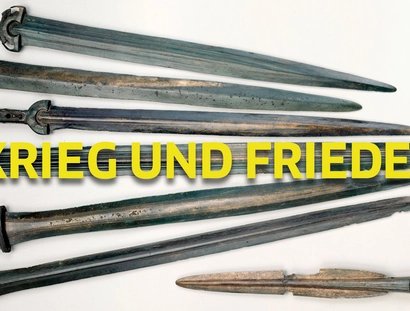 Krieg und Frieden + Schwerter und Lanze, Bronze. 9.-8. Jh. v. Chr., Stölln, Deutschland