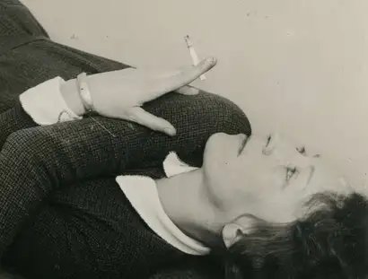 Grit Kallin-Fischer, Selbstporträt mit Zigarette, Detail, um 1928, Bauhaus-Archiv Berlin