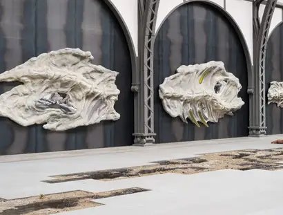 Veranstaltungen in Berlin: CHANEL Commission: Klára Hosnedlová. Embrace – Überblick