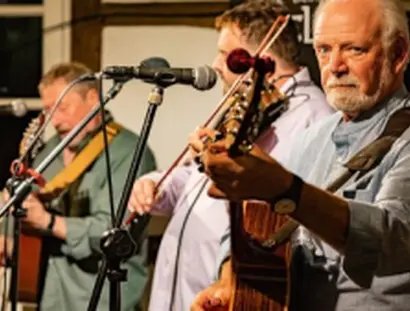 Live from Edinburgh: „North Sea Gas“ Scottish Folk Entertainers