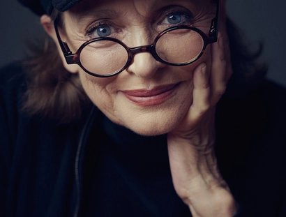 Veranstaltungen in Berlin: Katharina Thalbach liest „Miss Merkel: Mord auf dem Friedhof“ von David Safier