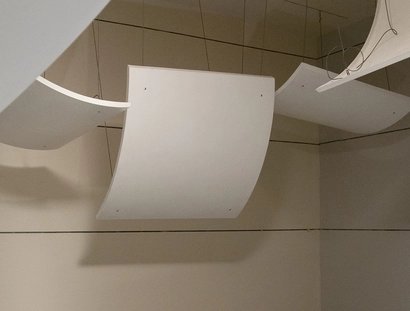 Hängende gebogene Platten