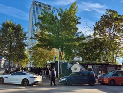 Schlange vor einem Imbiss in der Europacity, Torsten Flüh